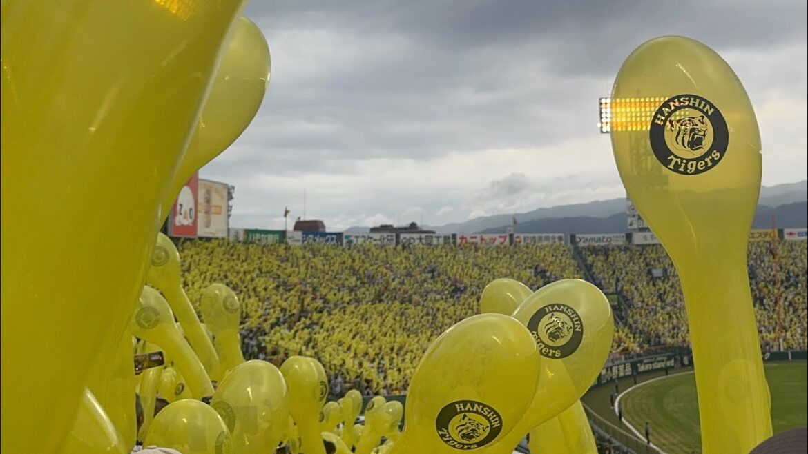 【帰ってきたこの光景】阪神 ラッキーセブン ジェット風船演出 専用ポンプで膨らませた黄色い風船が甲子園を舞う