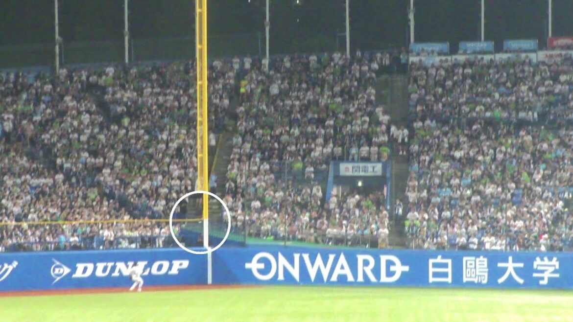 巨人 中山礼都 あわやホームランの惜しい当たり フェンスギリギリを直撃のタイムリーツーベースヒット　ヤクルト vs 巨人　2025年9月28日(日)　神宮球場