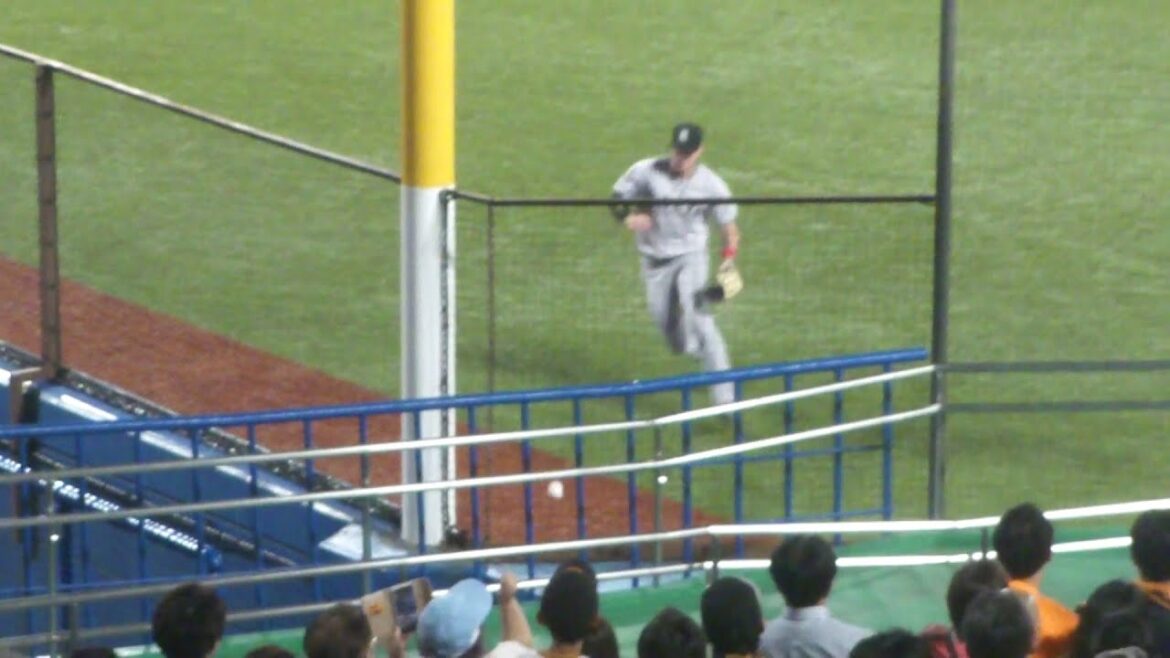 ヤクルト 内山壮真 ツーベースヒット　ヤクルト vs 巨人　2025年9月28日(日)　神宮球場