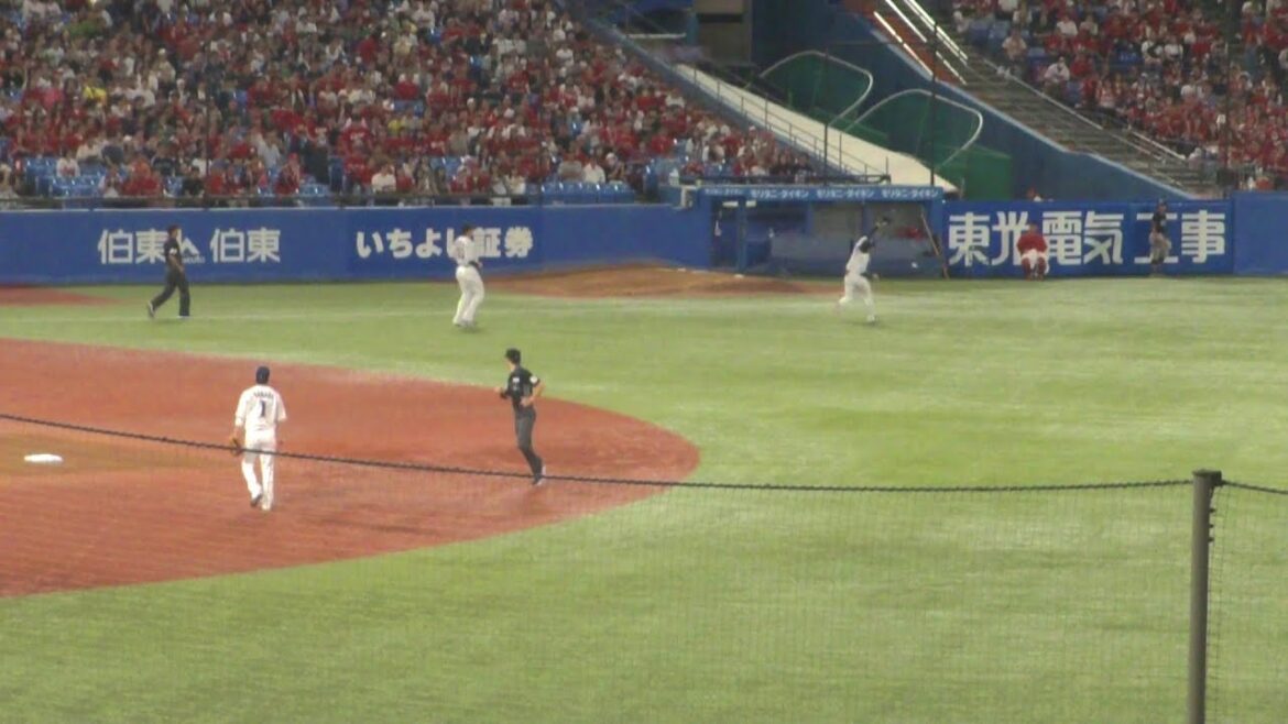 広島 中村奨成 ツーベースヒット　ヤクルト vs 広島　2025年9月27日(土)　神宮球場