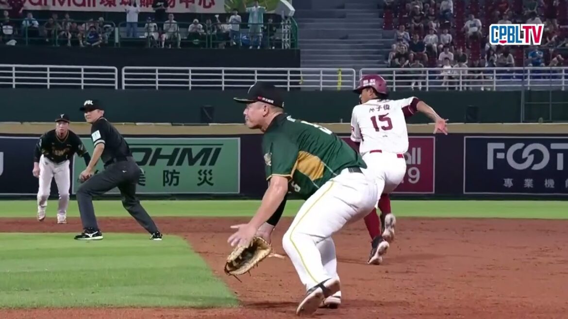 09/29 台鋼 VS 樂天 二局下，暴力猿滿壘反攻機會，櫻井周斗報一箭之仇，讓成晉擊出滾地球出局，樂天大中滿壘計