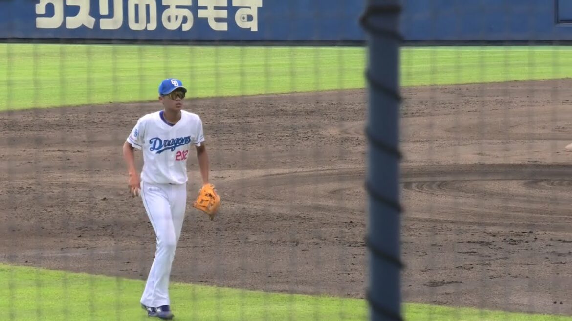 【ウエスタンリーグ 優勝決定3連戦】中日ドラゴンズ 中村奈一輝選手がキャッチボール トリッキーな投げ方も披露 2025/9/26 ナゴヤ球場