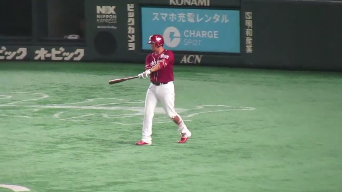打席へと向かう浅村栄斗　2025年8月26日 読売ジャイアンツ対 楽天イーグルス イースタン