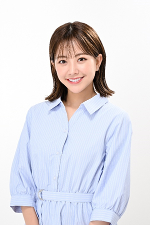 始球式に中川絵美里さんが登場！の写真