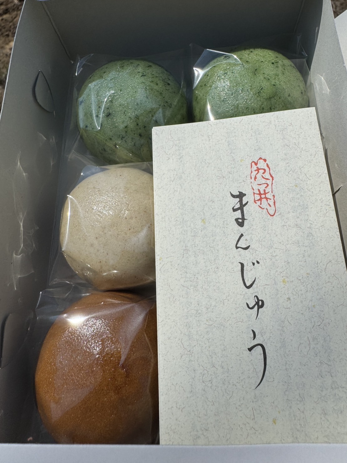 DeNA中川颯おすすめの九つ井の渋谷社長にお土産でいただいたそばまんじゅう(撮影・小早川宗一郎)