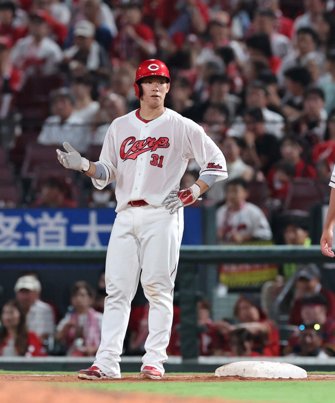 広島・坂倉が痛恨の走塁ミス 帰塁時に二塁ベースを空過 新井監督がリクエスト要求も判定覆らず（デイリースポーツ） - Yahoo!ニュース - Yahoo!ニュース