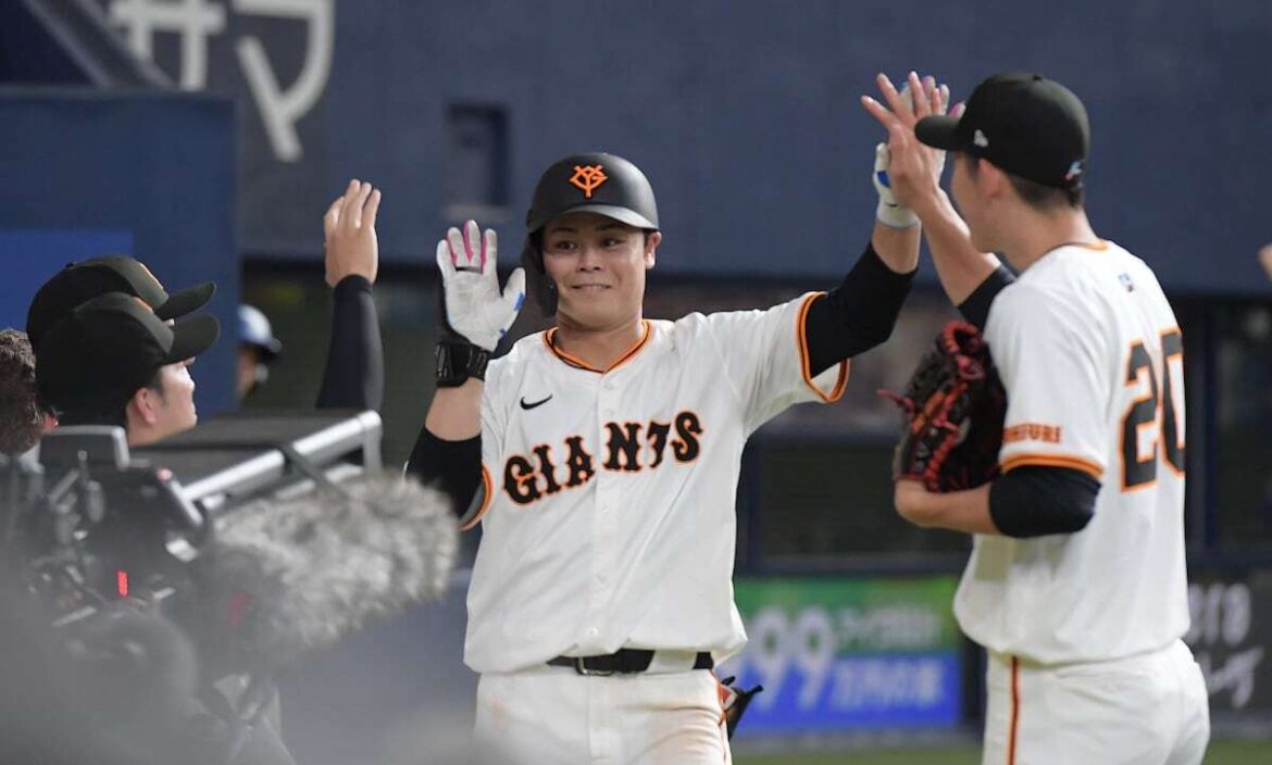 巨人・中山礼都、特大の6号同点ソロ 右翼5階席下の壁直撃（サンケイスポーツ） - Yahoo!ニュース