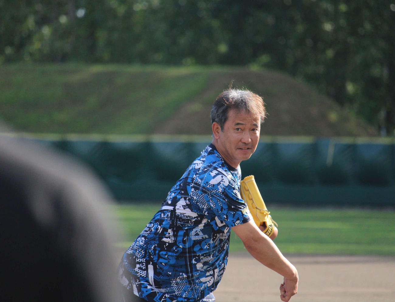 3軍夏合宿では打撃投手役でも奮闘する西武潮崎シニアアドバイザー