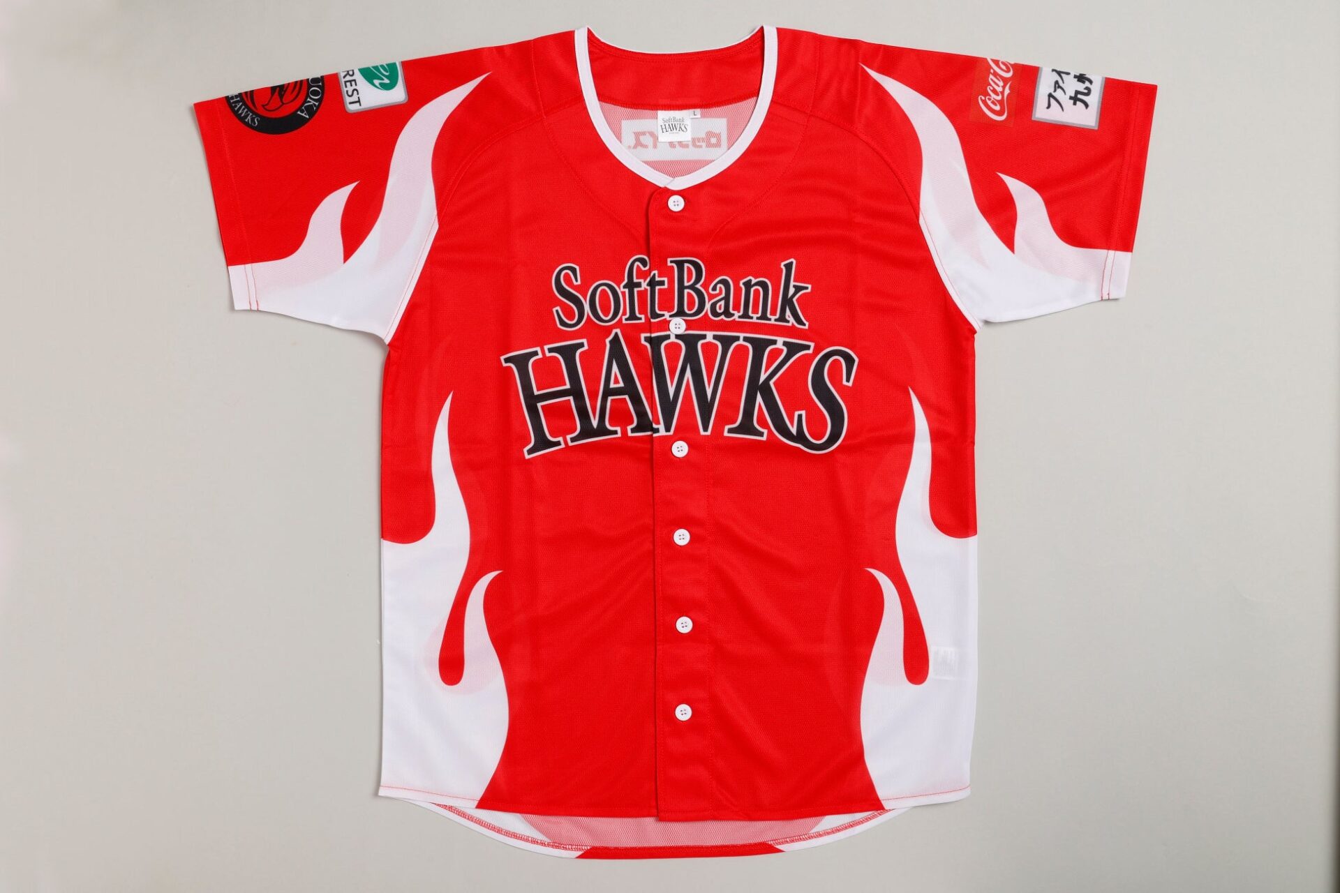 記事画像5: ソフトバンクホークス球団の炎柄入り赤色ユニフォーム。