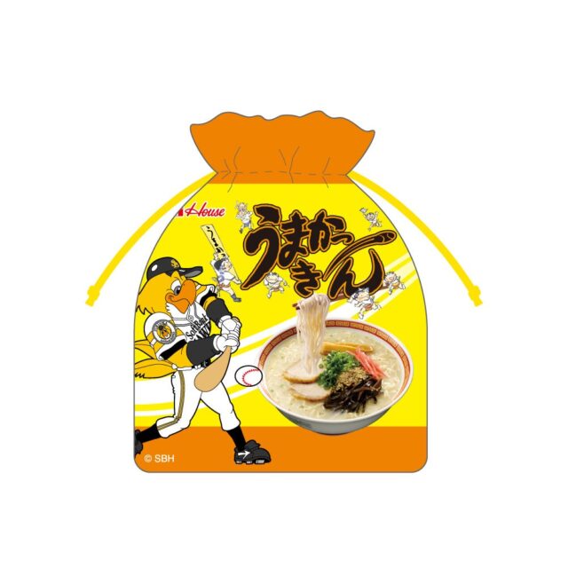 記事画像9: ソフトバンクホークスのキャラクターがバットを構え、うまかっちゃんラーメンをアピールしている