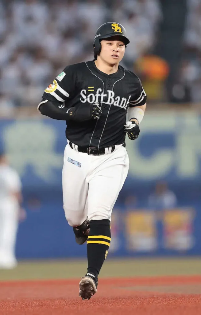 首位の鷹に新オプション　強肩強打の捕手・谷川原がオリックス戦前のシートノックで右翼守備こなす - スポニチ Sponichi Annex 野球