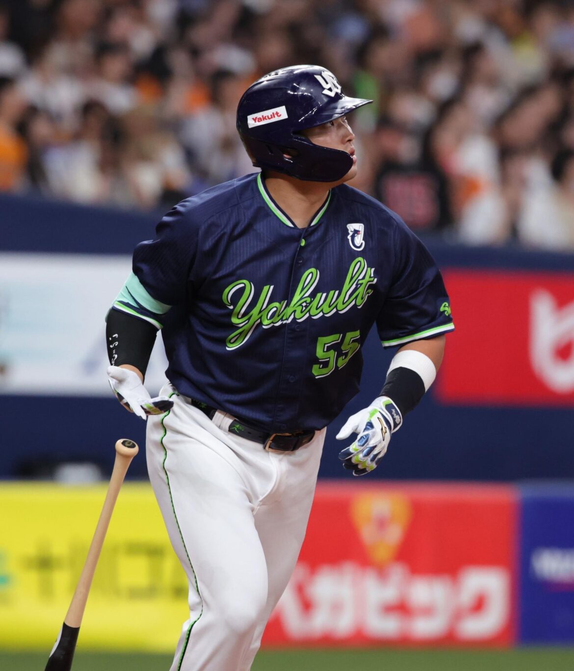 ヤクルト・村上の超特大弾に場内どよめく 大勢の１５０キロを強振、バックスクリーン５階席壁面にぶち当てる１５号ソロ（デイリースポーツ） - Yahoo!ニュース - Yahoo!ニュース