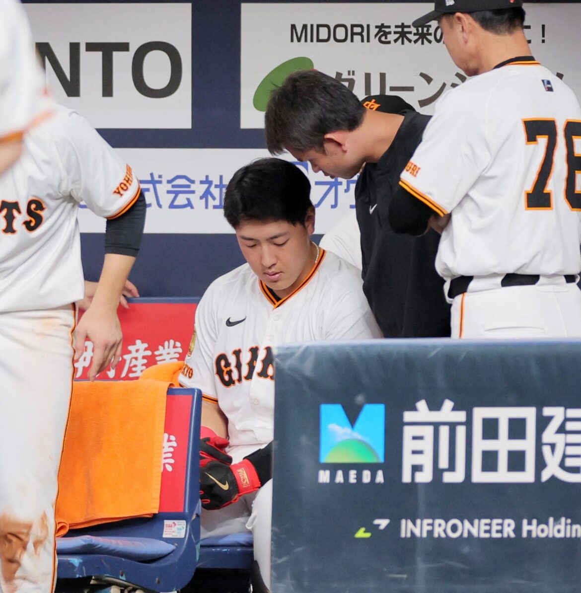 巨人・岡本和真がヒヤリ 三振直後に途中交代も阿部監督は「大丈夫だと思います」(デイリースポーツ) – Yahoo!ニュース – Yahoo!ニュース 巨人・岡本和真がヒヤリ 三振直後に途中交代も阿部監督は「大丈夫だと思います」(デイリースポーツ) - Yahoo!ニュース - Yahoo!ニュース