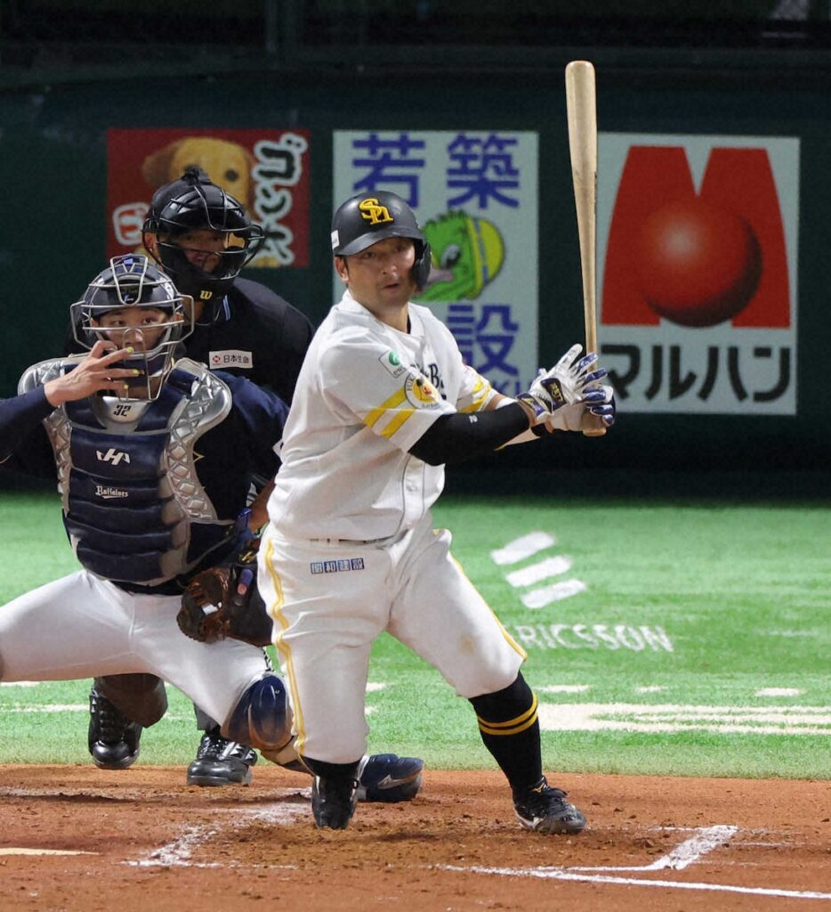 ソフトバンク「4番・嶺井博希」の大胆な勝負手にファン騒然！ 「斬新」「びっくり」「そら強打者」（スポニチアネックス） - Yahoo!ニュース - Yahoo!ニュース