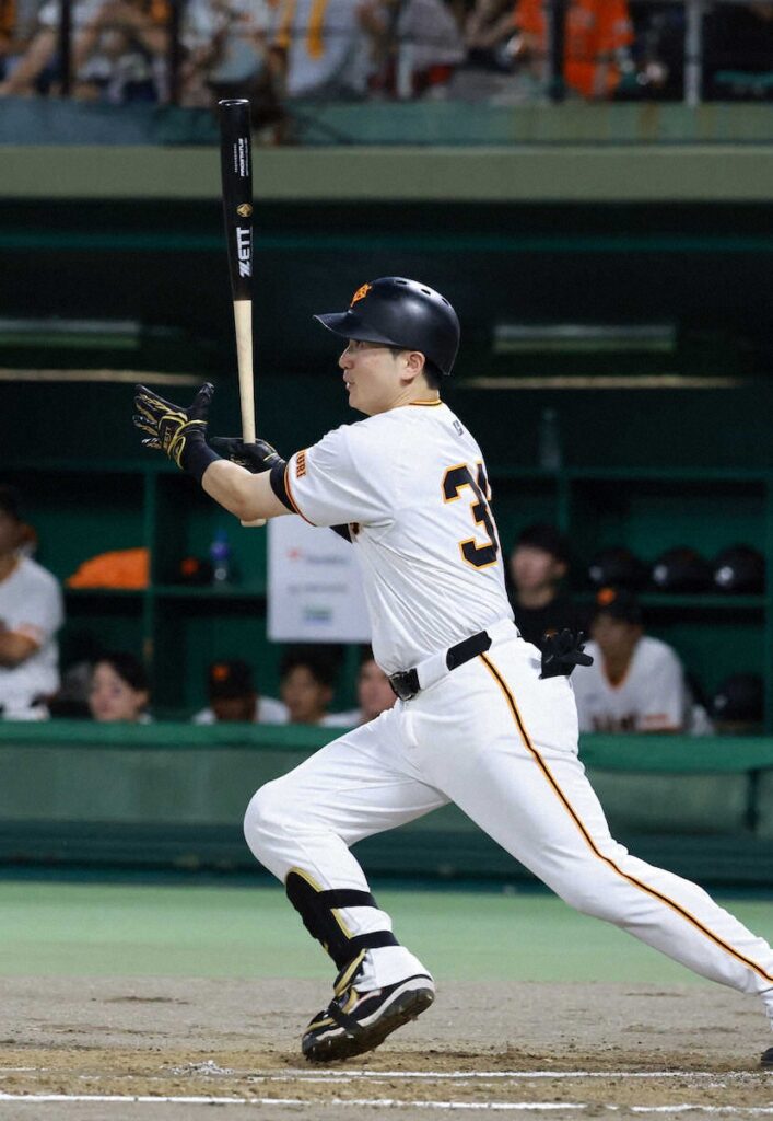 セ界唯一の3割打者・泉口友汰が初回安打で20試合連続出塁＆15試合連続安打 岡本、岸田連打で生還（スポニチアネックス） - Yahoo!ニュース - Yahoo!ニュース