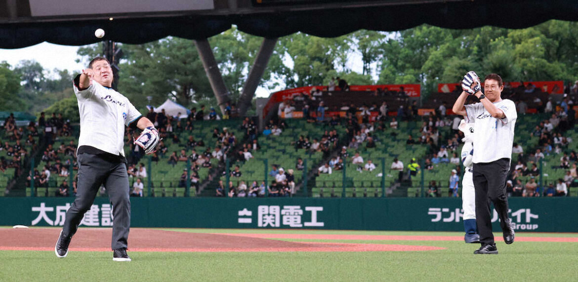 西武 92年バッテリー賞の伊東勤氏、石井丈裕氏が始球式 伊東氏は西口監督に「ピシッとやれよ！」とカツ（スポニチアネックス） - Yahoo!ニュース - Yahoo!ニュース