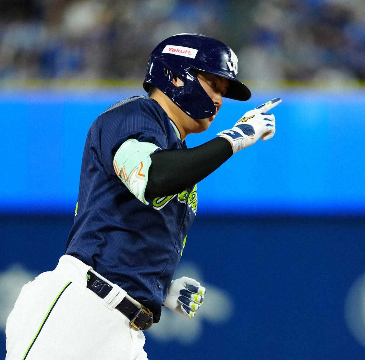 ヤクルト・村上宗隆 衝撃3戦連発！35戦18発、脅威の量産 土壇場9回に特大バックスクリーン弾（スポニチアネックス） - Yahoo!ニュース - Yahoo!ニュース