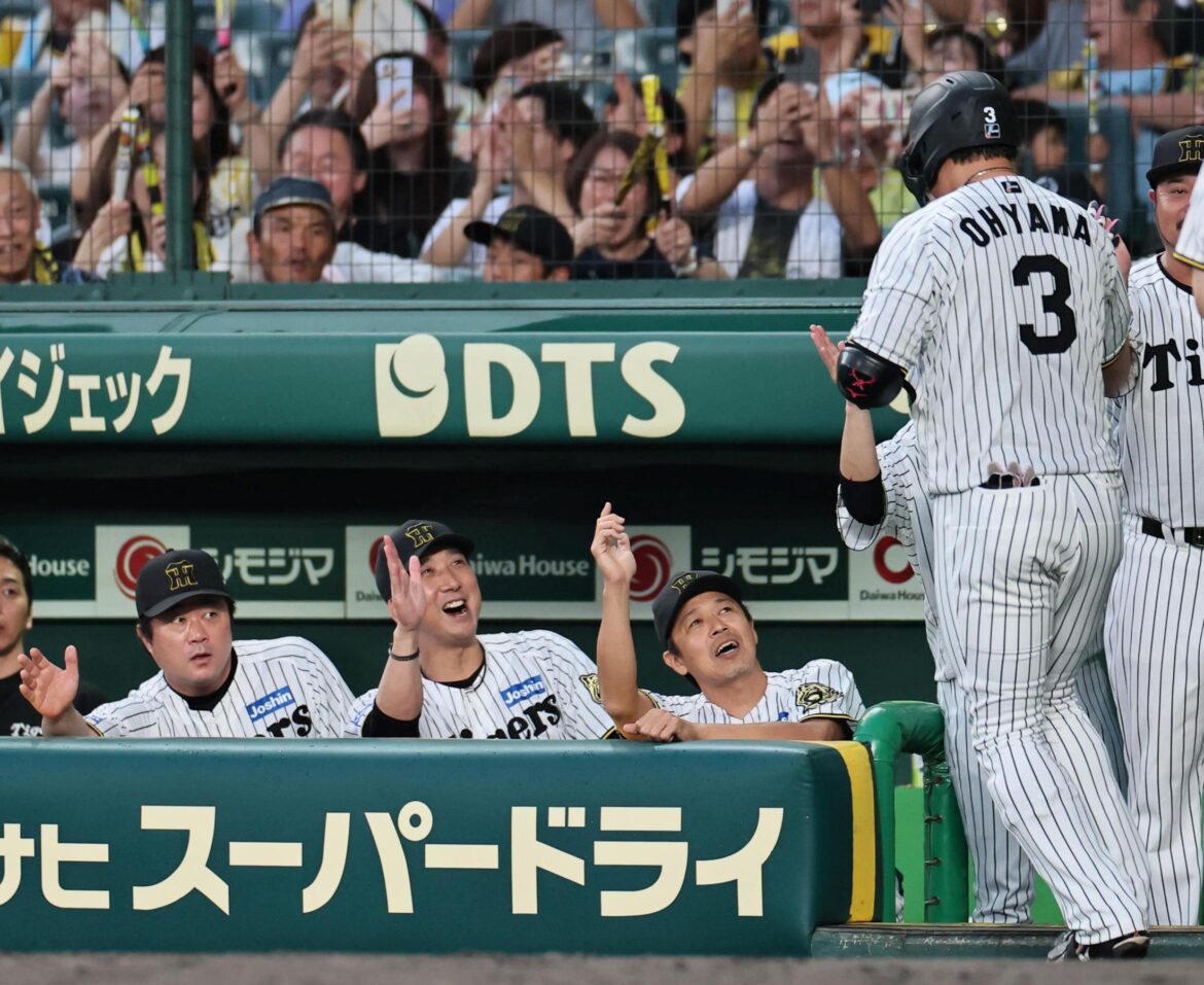 阪神 藤川球児監督が見せた一瞬の表情 起用した木浪聖也の二塁打に拍手＆口元が緩む 試合後の会見では自ら切り出す「答えを出してくれた」（デイリースポーツ） - Yahoo!ニュース - Yahoo!ニュース