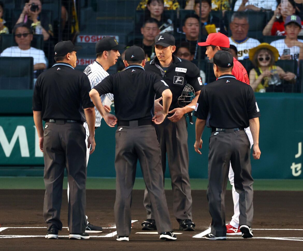 広島・新井監督 メンバー表交換で阪神・藤川監督に言葉かける SNS反応「声かけてるのおもろい」(デイリースポーツ) – Yahoo!ニュース – Yahoo!ニュース 広島・新井監督 メンバー表交換で阪神・藤川監督に言葉かける SNS反応「声かけてるのおもろい」(デイリースポーツ) - Yahoo!ニュース - Yahoo!ニュース