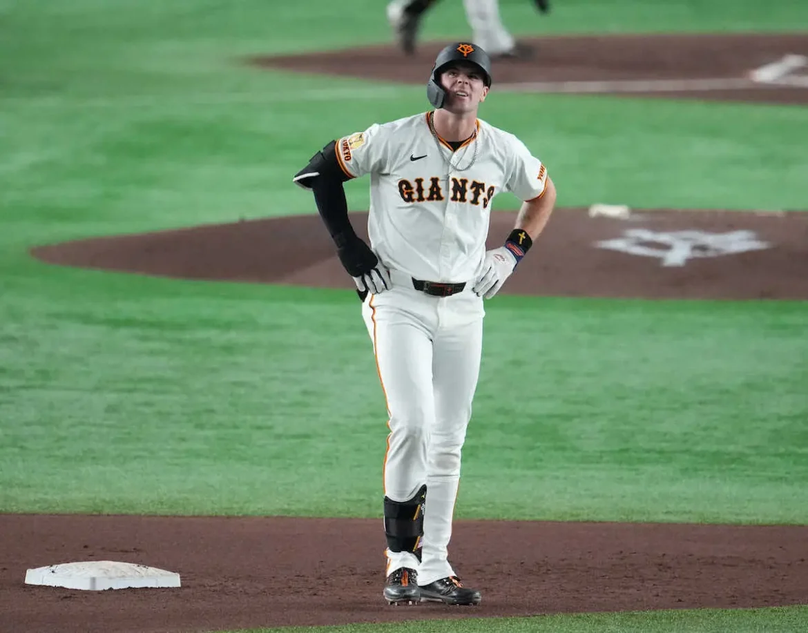 巨人キャベッジ　初回走塁中に異常発生　一塁回ってスローダウン、二塁ベース上で両手を膝につく - スポニチ Sponichi Annex 野球