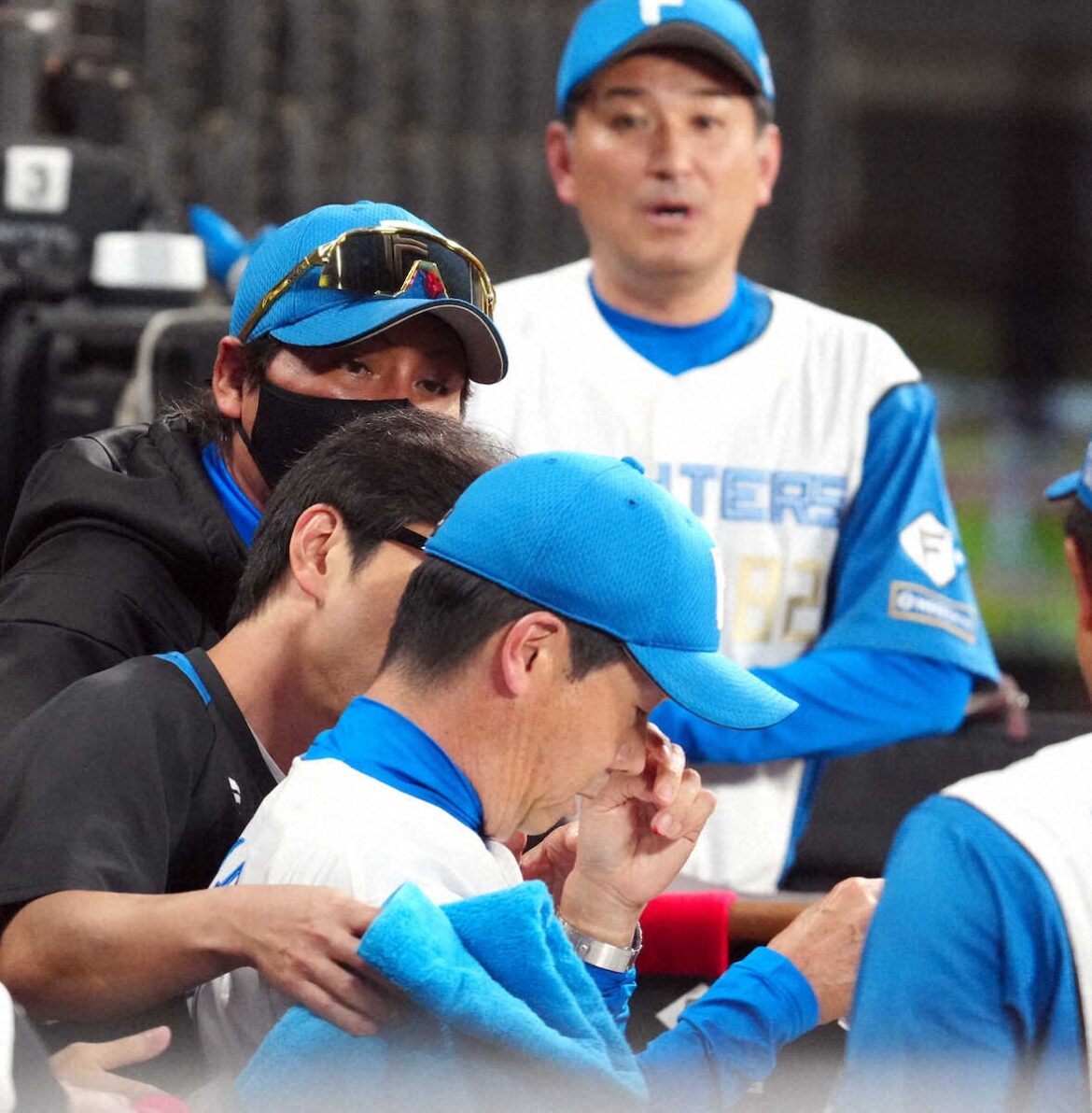 頭部にバット直撃の日本ハム・八木打撃コーチ 脳内に一部出血と腫れで入院 横尾2軍打撃コーチが1軍同行（スポニチアネックス） - Yahoo!ニュース - Yahoo!ニュース