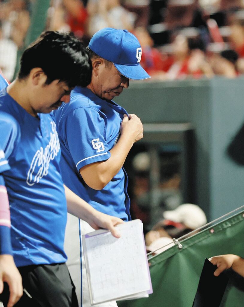 中日・井上監督「ボロ負けした次の日の試合…」3位DeNAまで5・5ゲーム差、コーチ陣に伝えた言葉(中日スポーツ) – Yahoo!ニュース – Yahoo!ニュース 中日・井上監督「ボロ負けした次の日の試合…」3位DeNAまで5・5ゲーム差、コーチ陣に伝えた言葉(中日スポーツ) - Yahoo!ニュース - Yahoo!ニュース