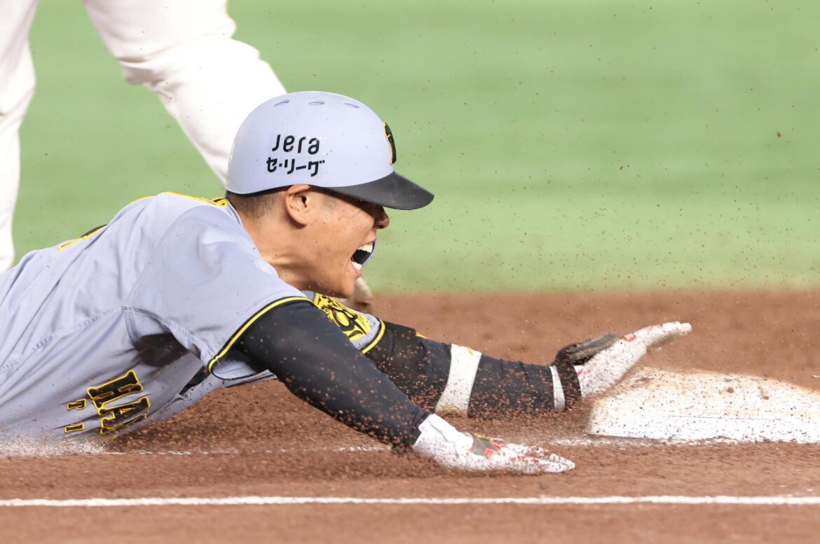 阪神 藤川球児監督の勝負手が打線の猛爆呼ぶ まだ五回で代打の代打・原口→気迫ヘッスラで今季初安打初打点 今季最多７得点のビッグイニングに（デイリースポーツ） - Yahoo!ニュース - Yahoo!ニュース