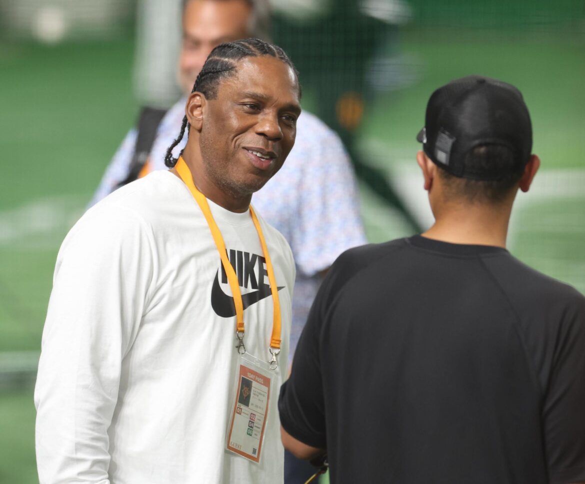 巨人 本塁打王4度の57歳最強助っ人がビジョンに映し出されファン驚きと大歓声 バックネット裏で観戦(デイリースポーツ) – Yahoo!ニュース – Yahoo!ニュース 巨人 本塁打王4度の57歳最強助っ人がビジョンに映し出されファン驚きと大歓声 バックネット裏で観戦(デイリースポーツ) - Yahoo!ニュース - Yahoo!ニュース