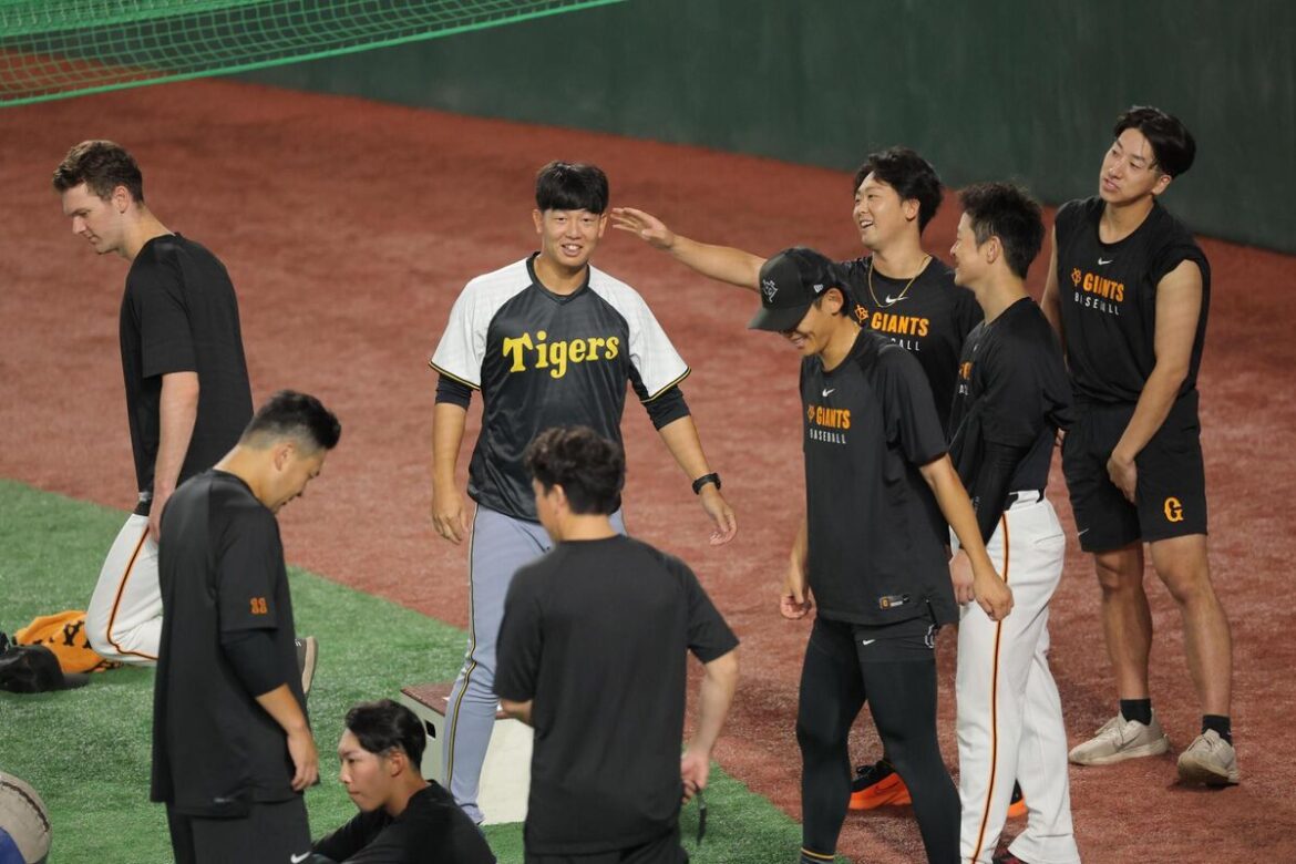 【巨人】阿部慎之助監督が阪神・畠世周と再会 泉口友汰らも笑顔で談笑（スポーツ報知） - Yahoo!ニュース - Yahoo!ニュース