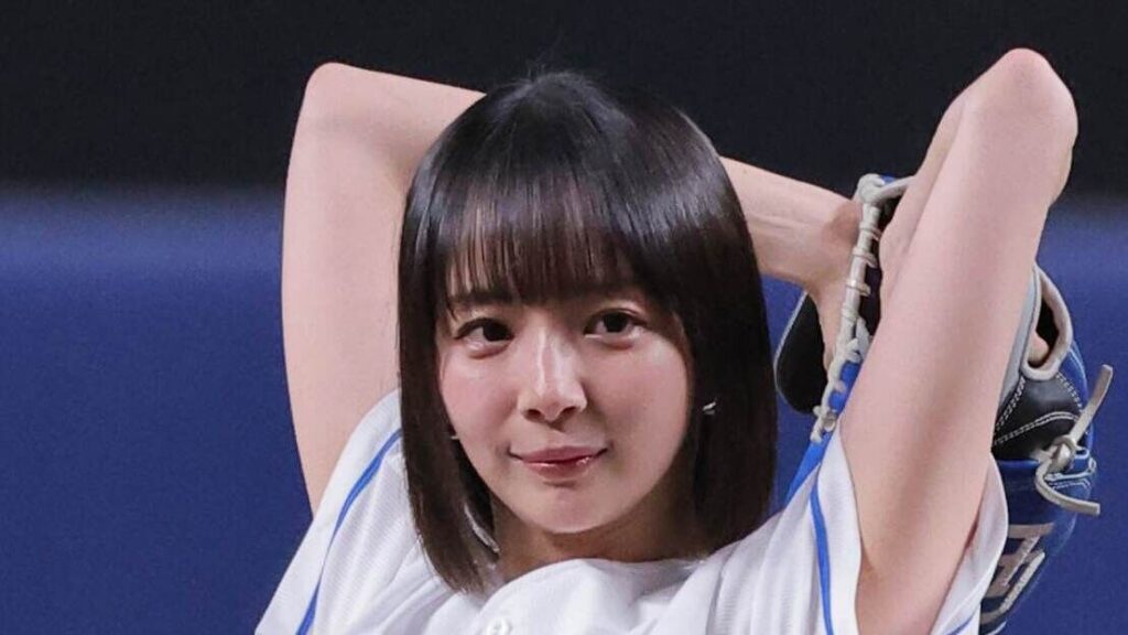 【ヤクルト】プロ雀士・岡田紗佳が始球式 ノーバンならず自己採点は「３９００点」（スポーツ報知） - Yahoo!ニュース - Yahoo!ニュース