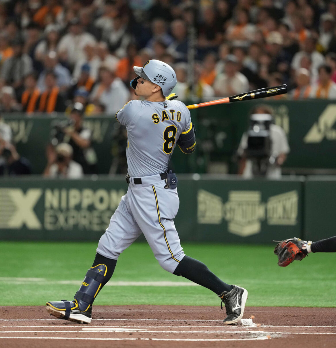 【阪神】佐藤輝明、あと少しで本塁打…の先制適時二塁打 打球がフェンスの最上部に当たる（日刊スポーツ） - Yahoo!ニュース - Yahoo!ニュース