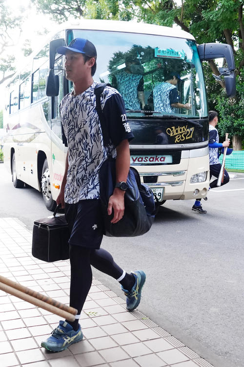 【DeNA】藤浪晋太郎「ネット見て良いことはないので」と笑顔 14日巨人戦で先発 – nikkansports.com ヤクルト対DeNA 試合前、室内練習場に入るDeNA藤浪(撮影・江口和貴)