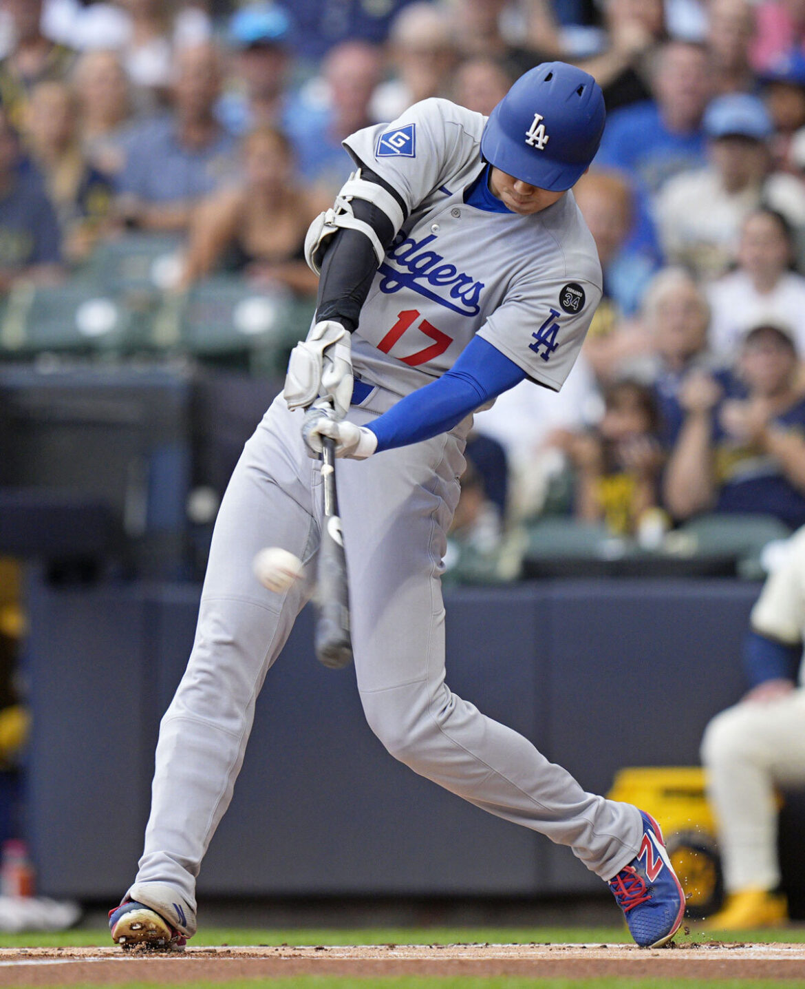 大谷翔平、5戦ぶり49号特大ソロ エース右腕から138メートルアーチに敵地どよめく キング争い2差追走 史上6人目の快挙に王手（デイリースポーツ） - Yahoo!ニュース - Yahoo!ニュース