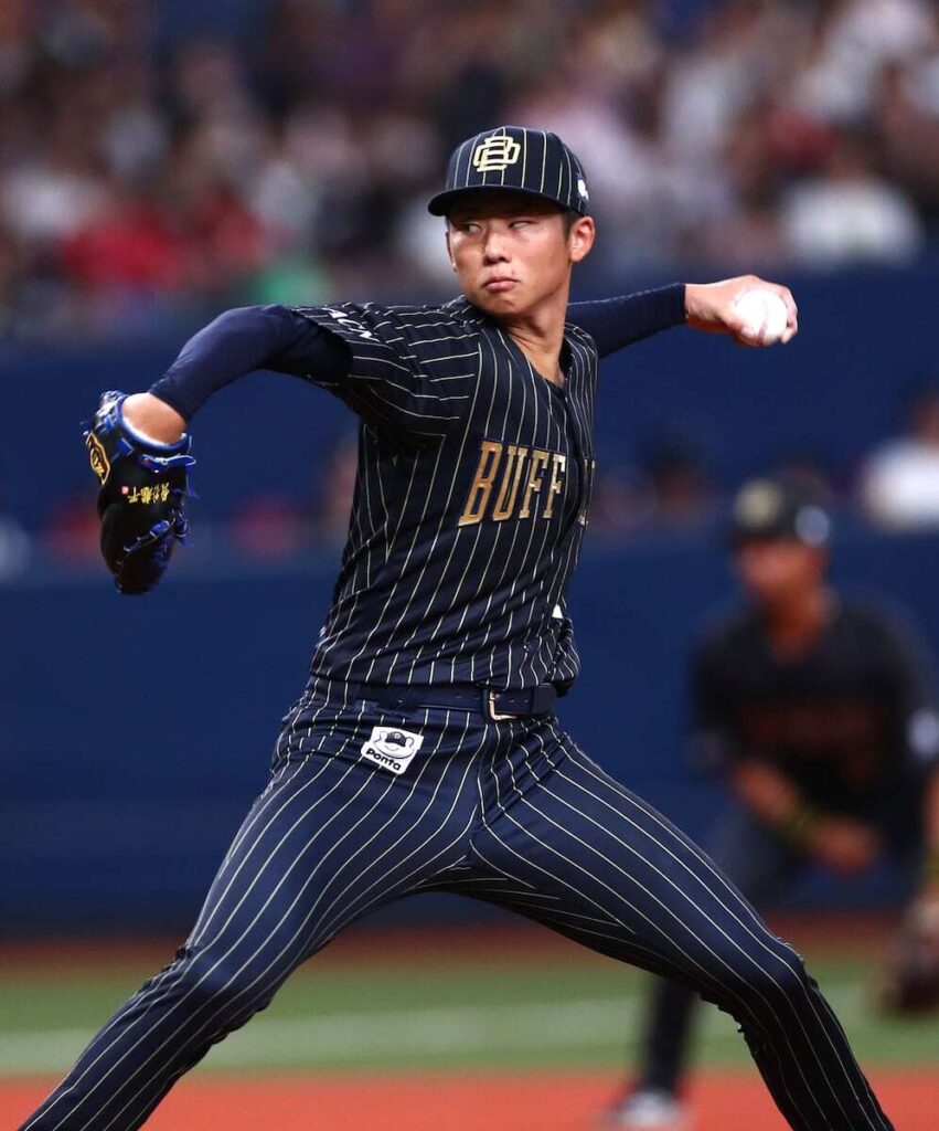 胸部打撲のオリックス・曽谷龍平は登録抹消 練習に参加し、ソフトバンク・海野と握手(サンケイスポーツ) – Yahoo!ニュース – Yahoo!ニュース 胸部打撲のオリックス・曽谷龍平は登録抹消 練習に参加し、ソフトバンク・海野と握手(サンケイスポーツ) - Yahoo!ニュース - Yahoo!ニュース