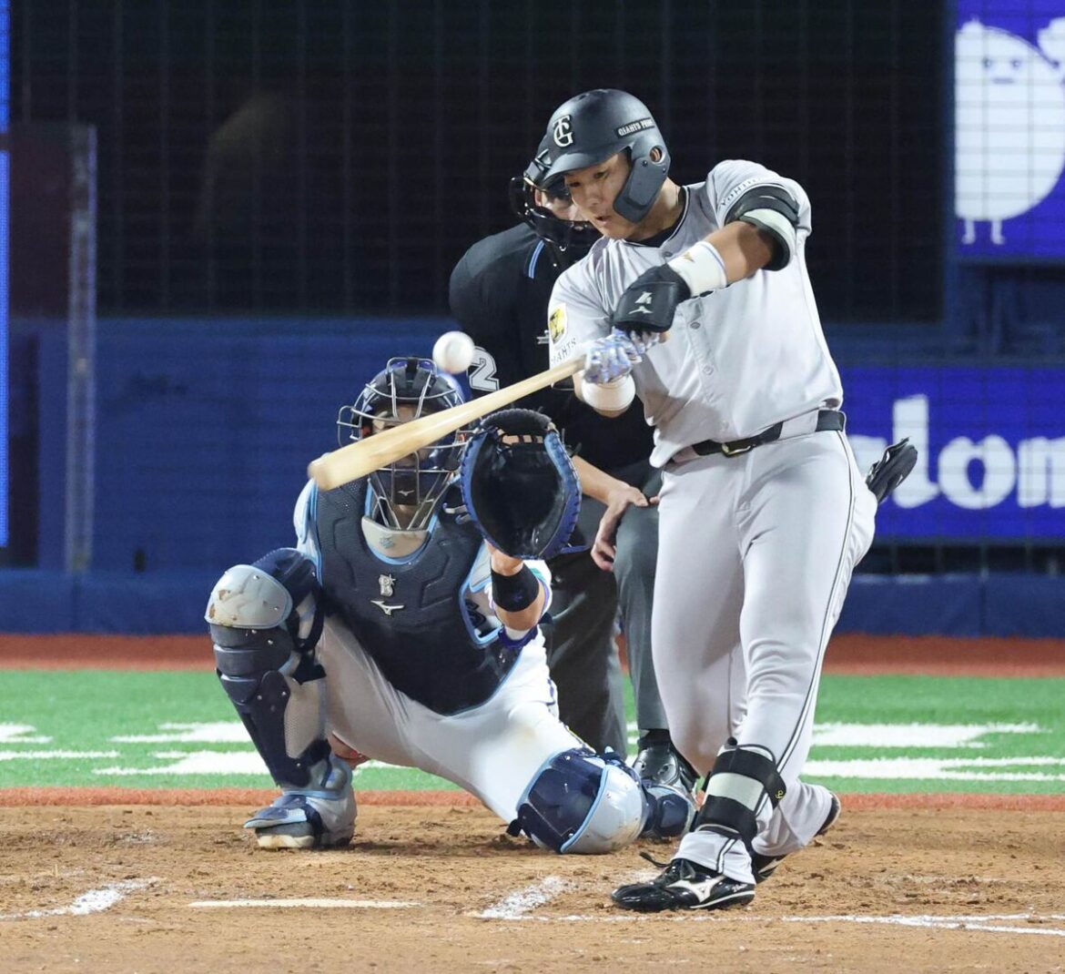 【巨人】石塚裕惺の初安打はお預け「見たことないようなキレのすごいボール」通算２打席目は三飛（スポーツ報知） - Yahoo!ニュース - Yahoo!ニュース