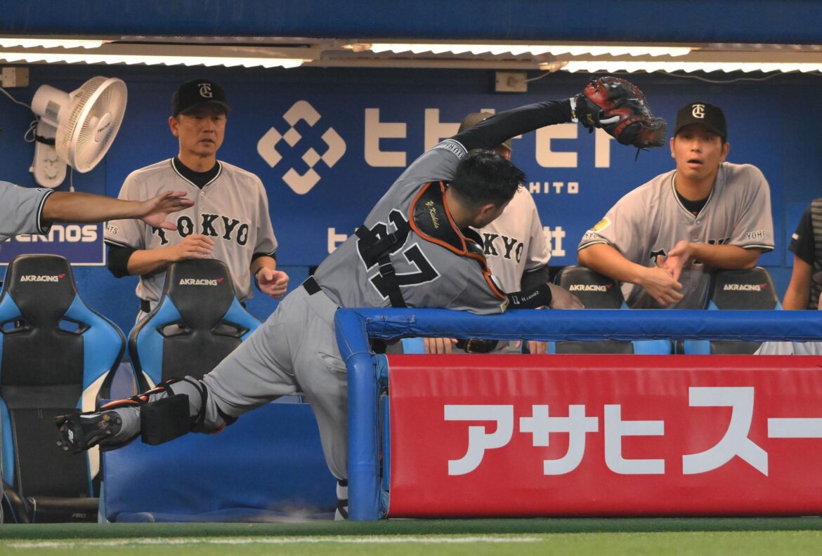 巨人・岸田 フライキャッチもファウル判定の珍プレー 阿部監督も球審に確認 なぜ？解説者「いいプレーなんですけどね」（デイリースポーツ） - Yahoo!ニュース - Yahoo!ニュース