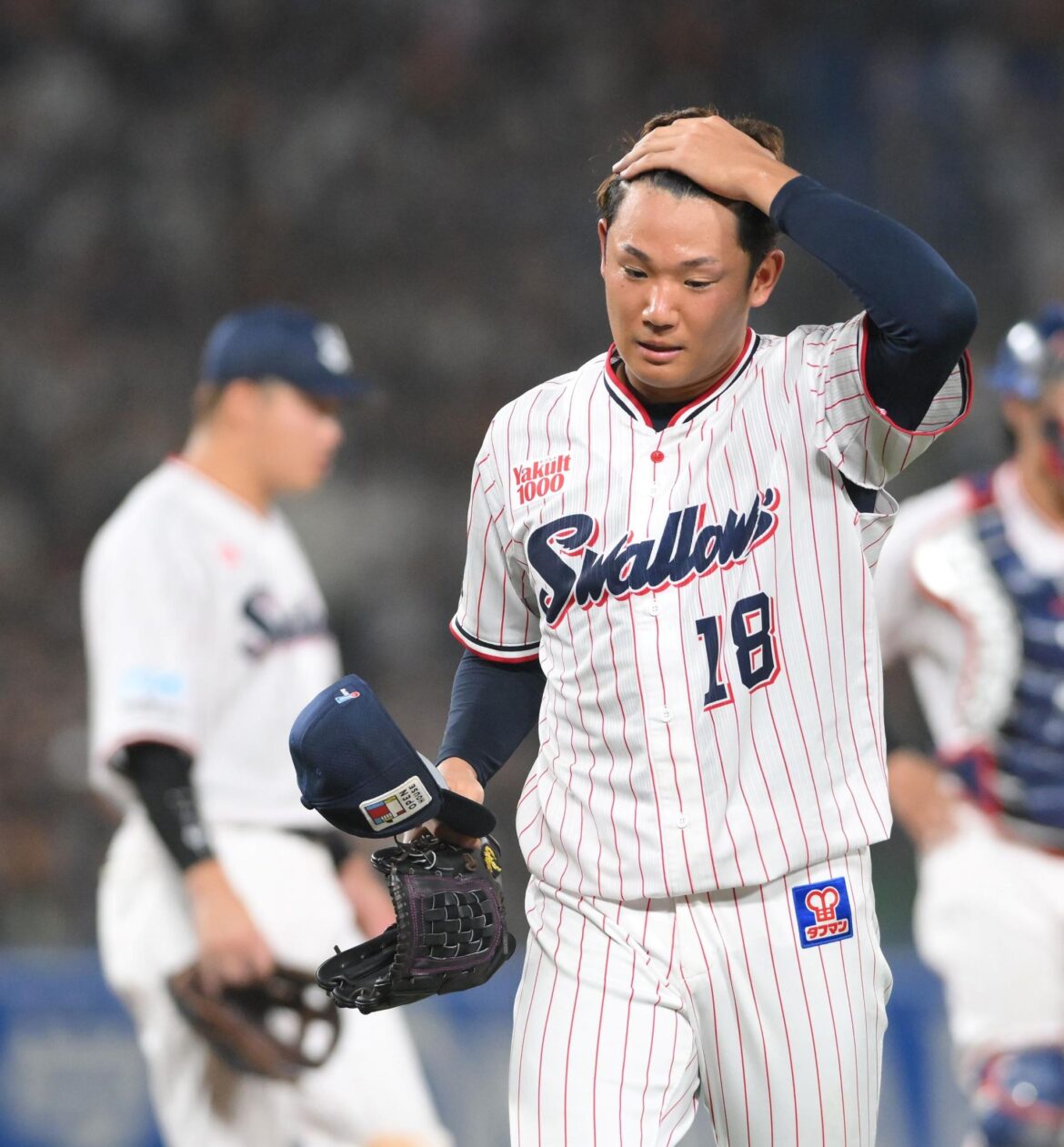 ヤクルト・奥川が危険球退場 １４６キロ直球が抜け岡本に頭部死球 帽子を取って謝罪 審判の説明に球場騒然（デイリースポーツ） - Yahoo!ニュース - Yahoo!ニュース