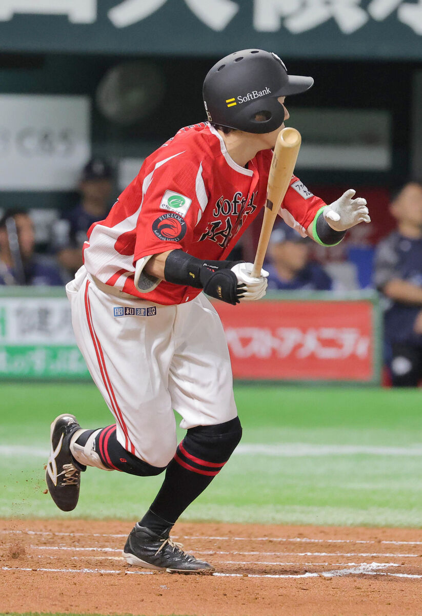 2回2死満塁、牧原大成が左2点適時打を放つ(カメラ・朝田 秀司)