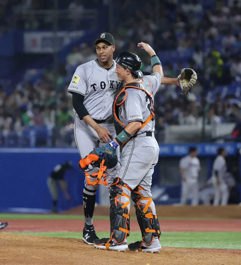 巨人・マルティネス 球団最多タイ42Sを大勢に感謝「彼の存在っていうのは本当に大きい」 – スポニチ Sponichi Annex 野球 巨人・マルティネス 球団最多タイ42Sを大勢に感謝「彼の存在っていうのは本当に大きい」 - スポニチ Sponichi Annex 野球