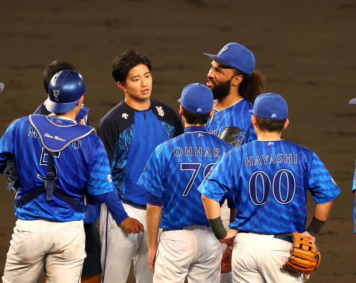 DeNAにまさかのミス 右翼からの送球をカットした二塁・林が一塁ベンチ方向へ悪送球 ジャクソンは尻もち後に呆然(デイリースポーツ) – Yahoo!ニュース – Yahoo!ニュース DeNAにまさかのミス 右翼からの送球をカットした二塁・林が一塁ベンチ方向へ悪送球 ジャクソンは尻もち後に呆然(デイリースポーツ) - Yahoo!ニュース - Yahoo!ニュース