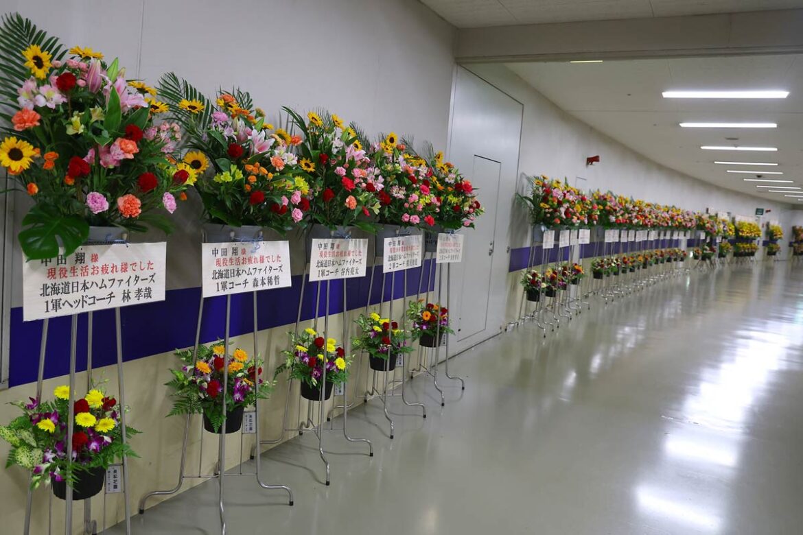 【中日】中田翔の引退試合にフラワースタンドがズラリ! 球場関係者も衝撃「見たことない」(東スポWEB) – Yahoo!ニュース – Yahoo!ニュース 【中日】中田翔の引退試合にフラワースタンドがズラリ! 球場関係者も衝撃「見たことない」(東スポWEB) - Yahoo!ニュース - Yahoo!ニュース