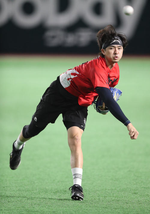 【ソフトバンク】優勝M7 今季最長9連戦でV2へスパート 20日オリックス戦は上沢先発 – nikkansports.com キャッチボールで調整する上沢(撮影・梅根麻紀)