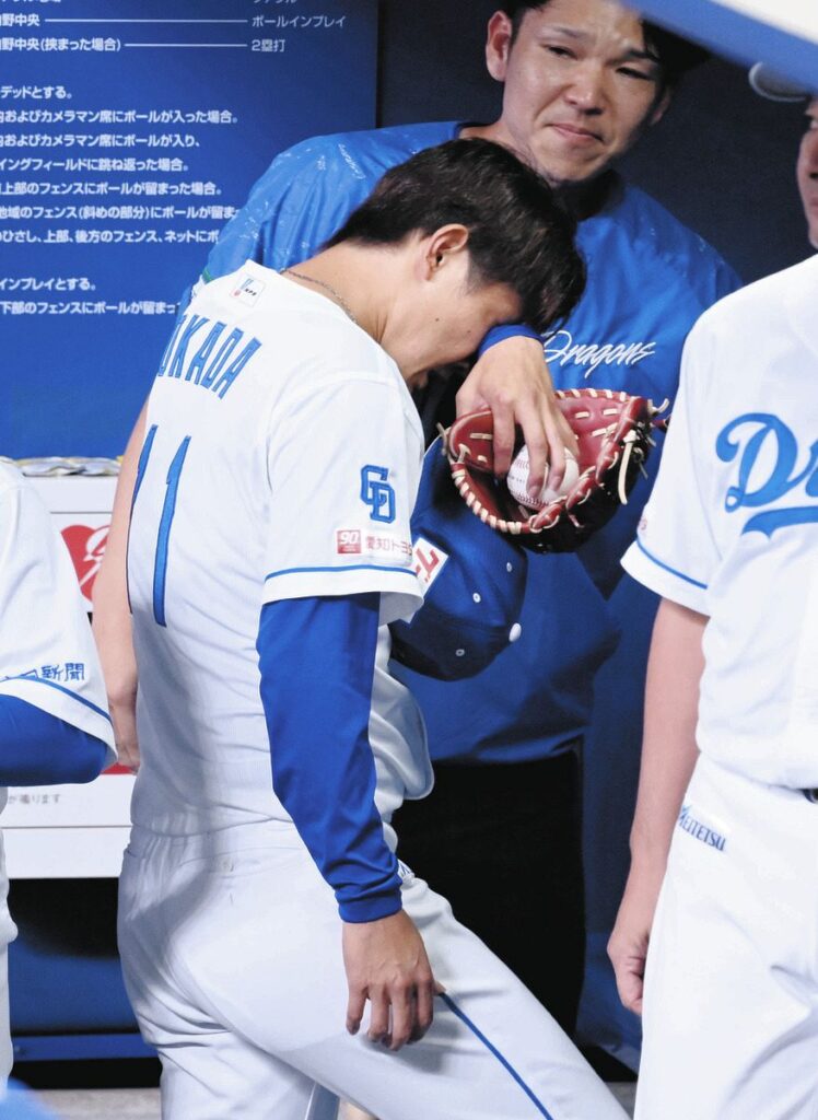中日・岡田俊哉、ベンチで涙の理由明かす「投げているときは必死だったけど…」ラスト登板でヤクルト村上を見逃し三振に（中日スポーツ） - Yahoo!ニュース - Yahoo!ニュース