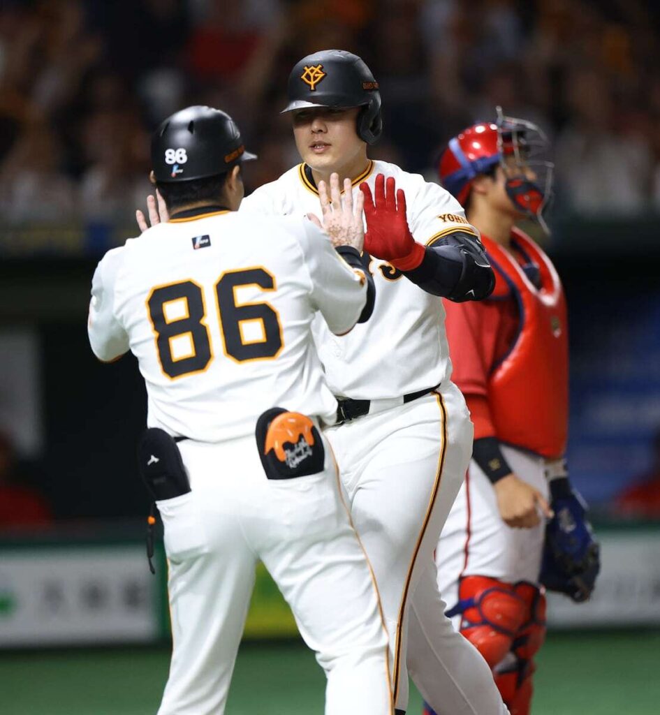 巨人・岡本和真が2戦連続弾 2位DeNAと1ゲーム差 本拠地CS開催へ必死「みんなそういう気持ち」（サンケイスポーツ） - Yahoo!ニュース - Yahoo!ニュース