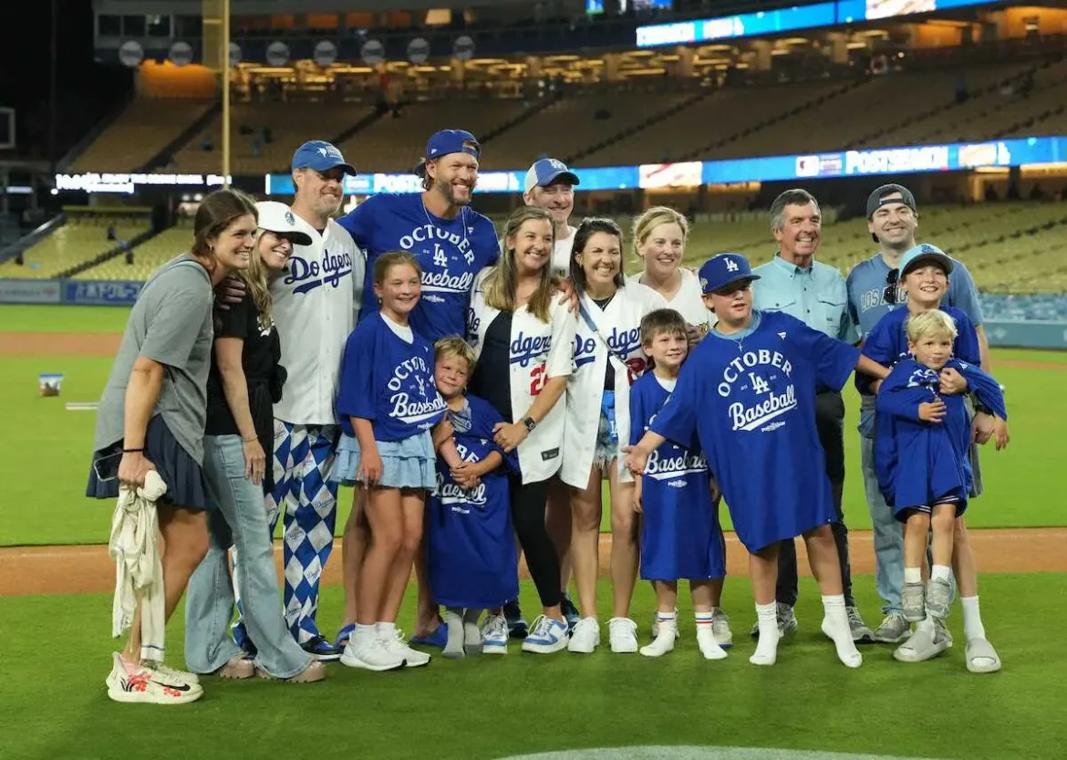 カーショー妻が感極まる姿にファンも感涙「奥さんの涙にウルッときてしまった」「もらい泣きしちゃう」 - スポニチ Sponichi Annex 野球