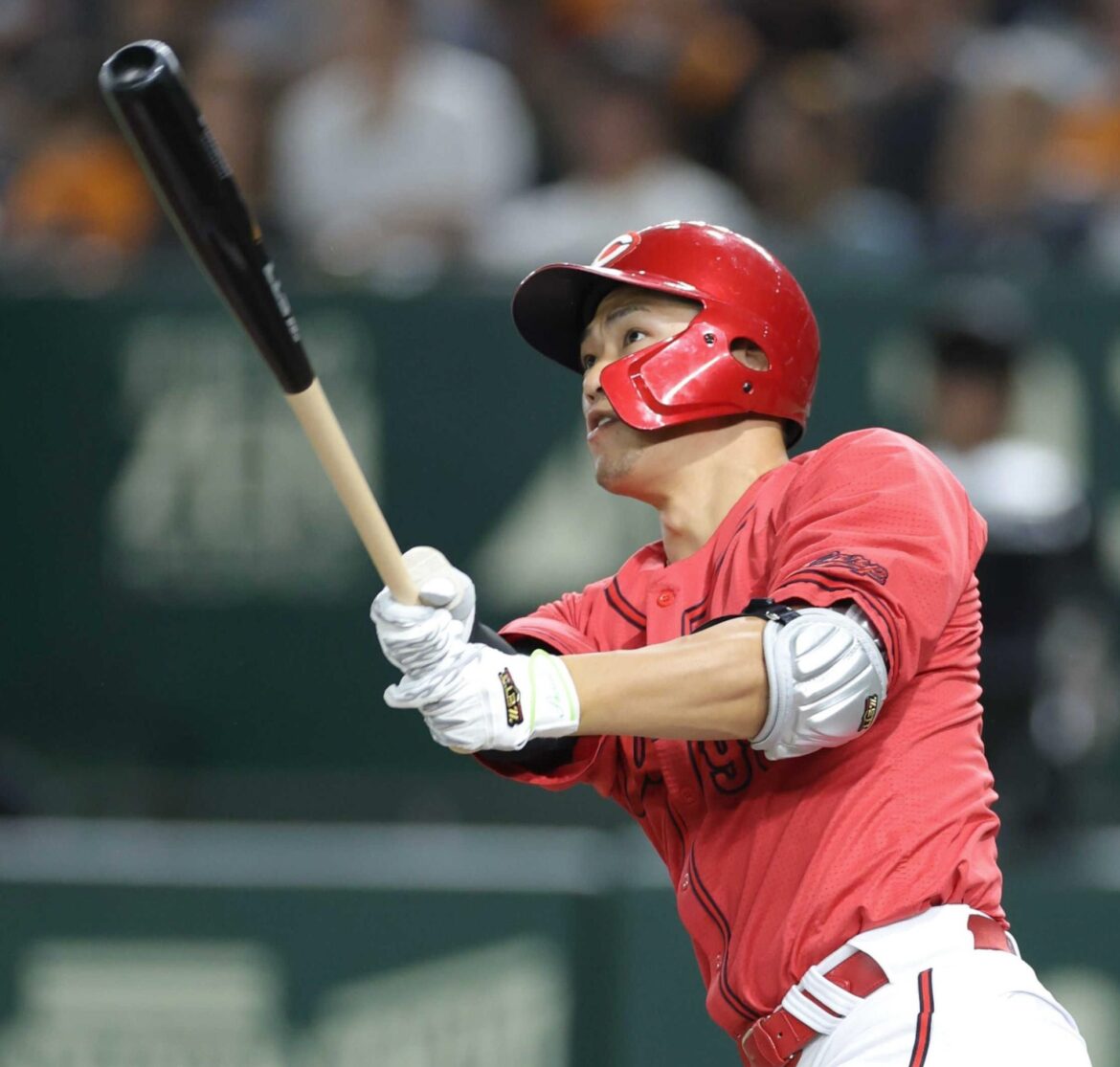 広島・中村奨８号ソロ 巨人戦５発目 左翼の応援席へ届けた希望の光 Ｂクラス確定も「最後まで頑張る」（デイリースポーツ） - Yahoo!ニュース - Yahoo!ニュース