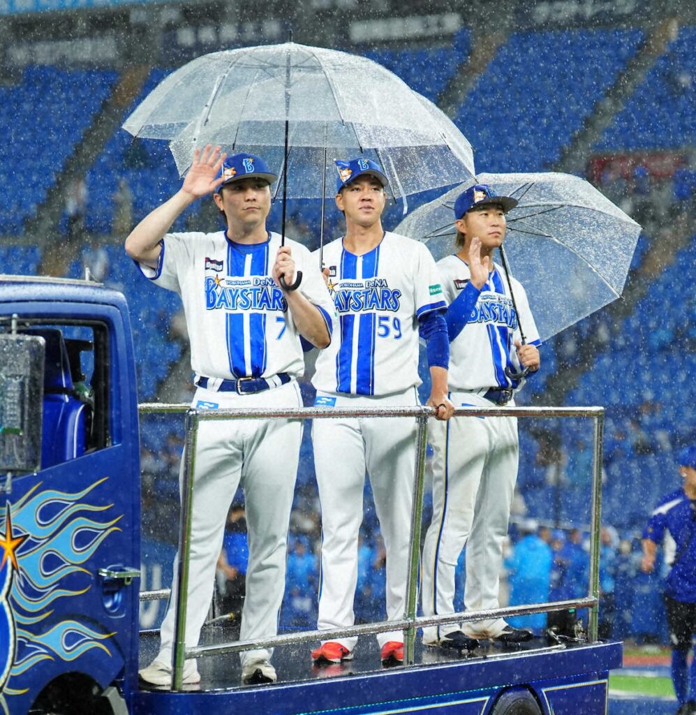 DeNA打線が猛打の雨 雨で2度の中断も…日曜は絶好調6連勝 3位巨人と2ゲーム差に（スポニチアネックス） - Yahoo!ニュース - Yahoo!ニュース