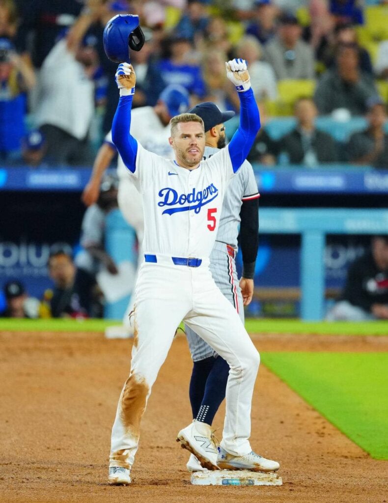 フリーマン妻「目撃したくて」ビーチから直行！レジェンド左腕の最終登板に間に合う - スポーツブル