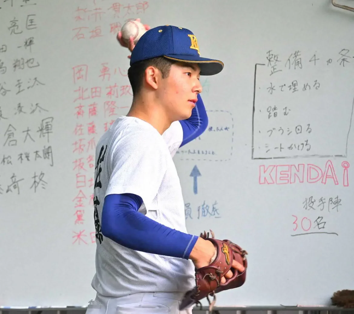 「ちょっとうれしかった」笑顔の理由は？健大高崎佐藤龍月が巨人、ヤクルトと面談　ブルペンで145キロ！ - スポニチ Sponichi Annex 野球