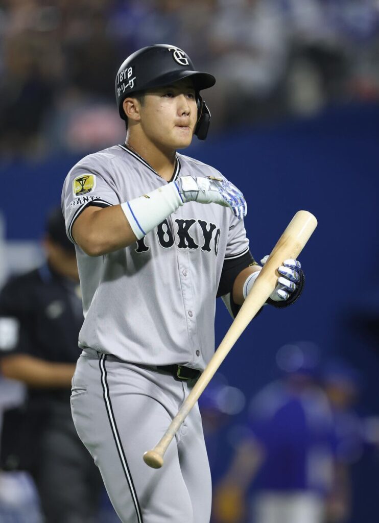 巨人・阿部慎之助監督、自ら打撃投手を買って出てD1位・石塚裕惺に〝特訓〟(サンケイスポーツ) – Yahoo!ニュース – Yahoo!ニュース 巨人・阿部慎之助監督、自ら打撃投手を買って出てD1位・石塚裕惺に〝特訓〟(サンケイスポーツ) - Yahoo!ニュース - Yahoo!ニュース
